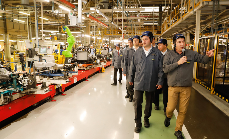 O governador Carlos Massa Ratinho Junior reforçou nesta quarta-feira (11) a determinação do Estado em apoiar iniciativas para ampliar a mobilidade sustentável no Paraná. Ele esteve no Complexo Ayrton Senna, que abriga quatro fábricas da Renault, em São José dos Pinhais, na Região Metropolitana de Curitiba.