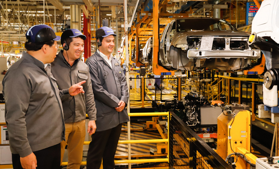 O governador Carlos Massa Ratinho Junior reforçou nesta quarta-feira (11) a determinação do Estado em apoiar iniciativas para ampliar a mobilidade sustentável no Paraná. Ele esteve no Complexo Ayrton Senna, que abriga quatro fábricas da Renault, em São José dos Pinhais, na Região Metropolitana de Curitiba.