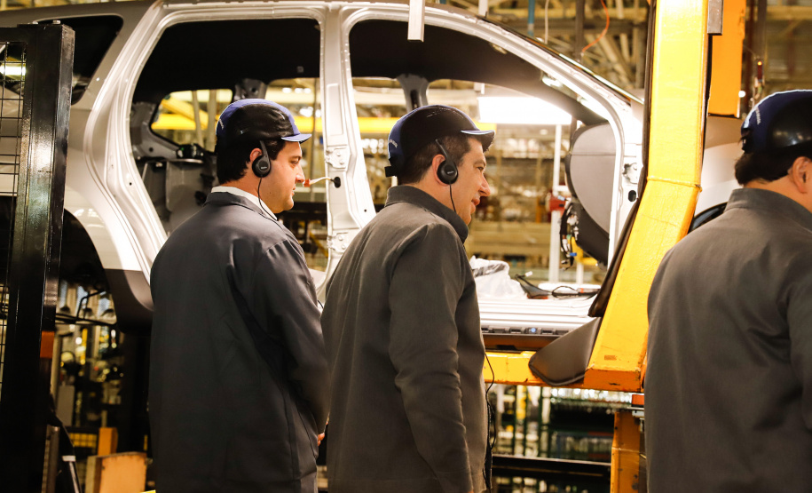 O governador Carlos Massa Ratinho Junior reforçou nesta quarta-feira (11) a determinação do Estado em apoiar iniciativas para ampliar a mobilidade sustentável no Paraná. Ele esteve no Complexo Ayrton Senna, que abriga quatro fábricas da Renault, em São José dos Pinhais, na Região Metropolitana de Curitiba.