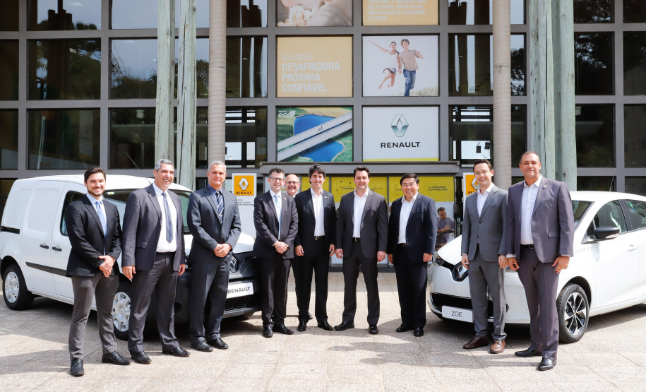 O governador Carlos Massa Ratinho Junior reforçou nesta quarta-feira (11) a determinação do Estado em apoiar iniciativas para ampliar a mobilidade sustentável no Paraná. Ele esteve no Complexo Ayrton Senna, que abriga quatro fábricas da Renault, em São José dos Pinhais, na Região Metropolitana de Curitiba.