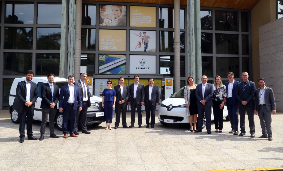 O governador Carlos Massa Ratinho Junior reforçou nesta quarta-feira (11) a determinação do Estado em apoiar iniciativas para ampliar a mobilidade sustentável no Paraná. Ele esteve no Complexo Ayrton Senna, que abriga quatro fábricas da Renault, em São José dos Pinhais, na Região Metropolitana de Curitiba.Foto Gilson Abreu/AEN