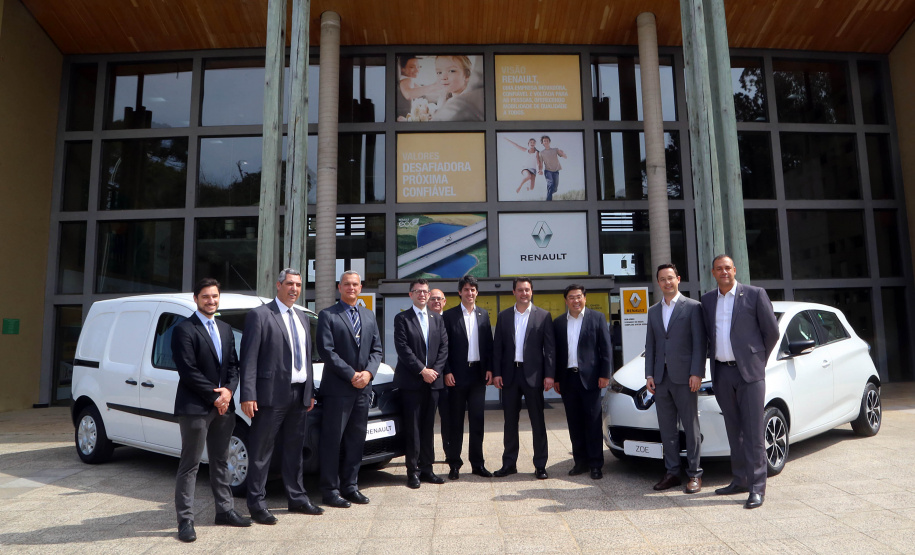 O governador Carlos Massa Ratinho Junior reforçou nesta quarta-feira (11) a determinação do Estado em apoiar iniciativas para ampliar a mobilidade sustentável no Paraná. Ele esteve no Complexo Ayrton Senna, que abriga quatro fábricas da Renault, em São José dos Pinhais, na Região Metropolitana de Curitiba.Foto Gilson Abreu/AEN