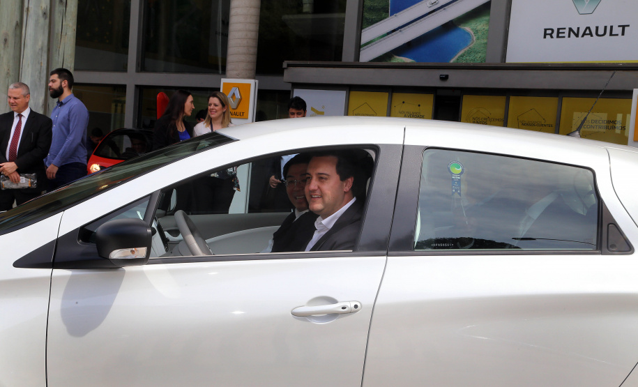 O governador Carlos Massa Ratinho Junior reforçou nesta quarta-feira (11) a determinação do Estado em apoiar iniciativas para ampliar a mobilidade sustentável no Paraná. Ele esteve no Complexo Ayrton Senna, que abriga quatro fábricas da Renault, em São José dos Pinhais, na Região Metropolitana de Curitiba.Foto Gilson Abreu/AEN