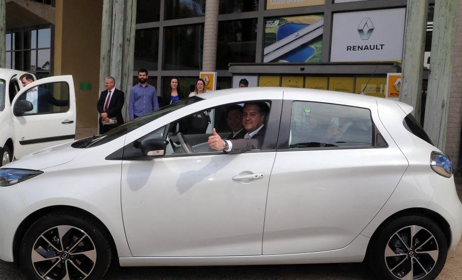 O governador Carlos Massa Ratinho Junior reforçou nesta quarta-feira (11) a determinação do Estado em apoiar iniciativas para ampliar a mobilidade sustentável no Paraná. Ele esteve no Complexo Ayrton Senna, que abriga quatro fábricas da Renault, em São José dos Pinhais, na Região Metropolitana de Curitiba.Foto Gilson Abreu/AEN