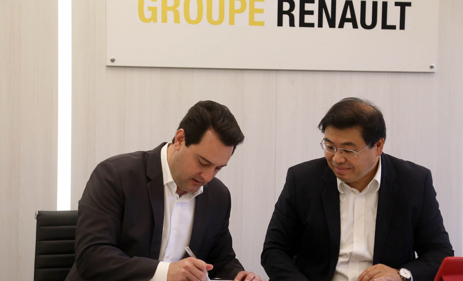 O governador Carlos Massa Ratinho Junior reforçou nesta quarta-feira (11) a determinação do Estado em apoiar iniciativas para ampliar a mobilidade sustentável no Paraná. Ele esteve no Complexo Ayrton Senna, que abriga quatro fábricas da Renault, em São José dos Pinhais, na Região Metropolitana de Curitiba.Foto Gilson Abreu/AEN