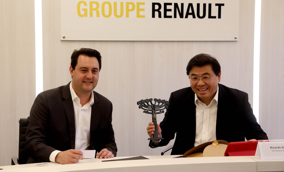 O governador Carlos Massa Ratinho Junior reforçou nesta quarta-feira (11) a determinação do Estado em apoiar iniciativas para ampliar a mobilidade sustentável no Paraná. Ele esteve no Complexo Ayrton Senna, que abriga quatro fábricas da Renault, em São José dos Pinhais, na Região Metropolitana de Curitiba.Foto Gilson Abreu/AEN