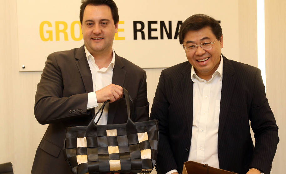 O governador Carlos Massa Ratinho Junior reforçou nesta quarta-feira (11) a determinação do Estado em apoiar iniciativas para ampliar a mobilidade sustentável no Paraná. Ele esteve no Complexo Ayrton Senna, que abriga quatro fábricas da Renault, em São José dos Pinhais, na Região Metropolitana de Curitiba.Foto Gilson Abreu/AEN