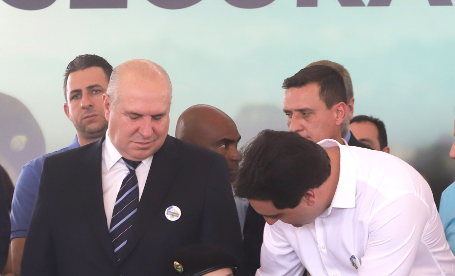 O governador Carlos Massa Ratinho Junior lança nesta quarta-feira (11) o programa Escola Segura na Região Metropolitana de Curitiba. Serão beneficiadas 40 escolas da região de nove municípios. Presentes: prefeito em exercício de São José dos Pinhais, Tiago Buhrer; secretários: de Educação, Renato Feder; de segurança pública, cel. Romulo Soares; comandante da PMPR, cel. Péricles de Matos; entre outros.Curitiba, 11-09-19.Foto: Arnaldo Alves / AEN.