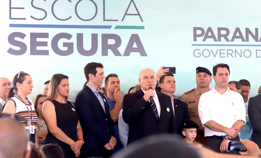 O governador Carlos Massa Ratinho Junior lança nesta quarta-feira (11) o programa Escola Segura na Região Metropolitana de Curitiba. Serão beneficiadas 40 escolas da região de nove municípios. Presentes: prefeito em exercício de São José dos Pinhais, Tiago Buhrer; secretários: de Educação, Renato Feder; de segurança pública, cel. Romulo Soares; comandante da PMPR, cel. Péricles de Matos; entre outros.Curitiba, 11-09-19.Foto: Arnaldo Alves / AEN.