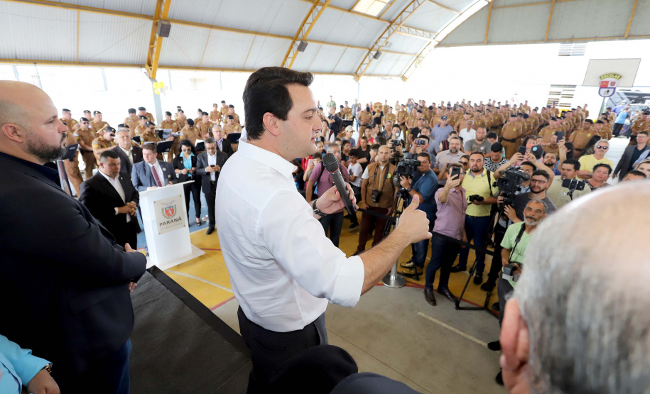 O governador Carlos Massa Ratinho Junior lança nesta quarta-feira (11) o programa Escola Segura na Região Metropolitana de Curitiba. Serão beneficiadas 40 escolas da região de nove municípios. Presentes: prefeito em exercício de São José dos Pinhais, Tiago Buhrer; secretários: de Educação, Renato Feder; de segurança pública, cel. Romulo Soares; comandante da PMPR, cel. Péricles de Matos; entre outros.Curitiba, 11-09-19.Foto: Arnaldo Alves / AEN.