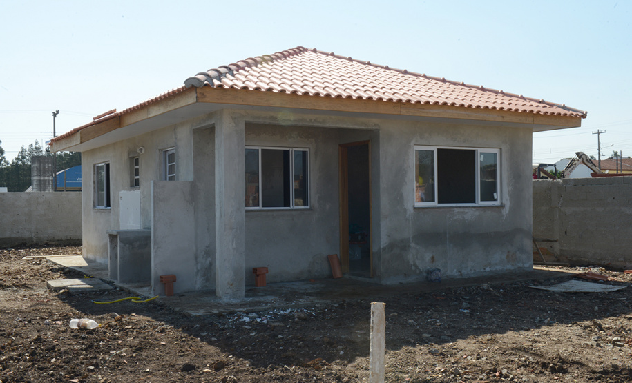 A Cohapar iniciou a venda de 47 novas moradias populares em Piraquara. As unidades fazem parte do Residencial Parque das Águas, que está com 26% do cronograma de obras concluído e deverá ser entregue aos futuros moradores no primeiro semestre de 2020.