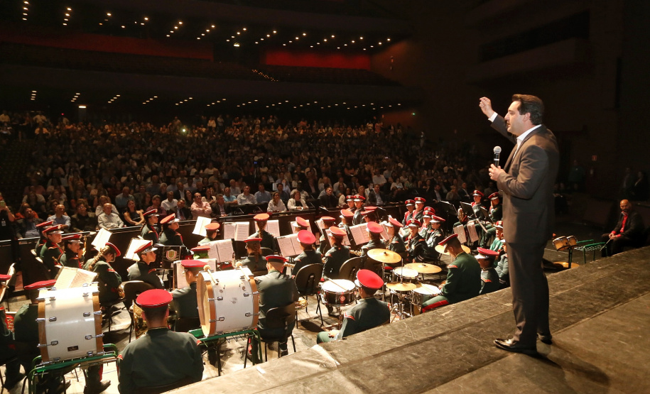 O governador Carlos Massa Ratinho Junior lançou nesta quarta-feira (11), em Curitiba, o programa Educa Juntos, iniciativa da Secretaria de Estado da Educação e do Esporte para apoiar os municípios e melhorar os índices de aprendizagem e alfabetização dos estudantes paranaenses desde a educação infantil. Foto: Gilson Abreu/AEN