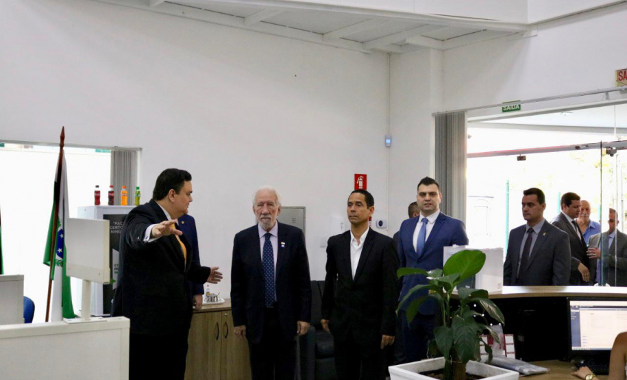 Novos contratos de leniência e a intensificação da fiscalização sobre o serviço público estadual levaram a Controladoria-Geral do Estado a reestruturar a área de corregedoria, com novo espaço e mais servidores.

A inauguração oficial das novas dependências ocorreu nesta quinta-feira (12), com a presença do vice-governador Darci Piana, do controlador-geral do Estado, Raul Siqueira, e funcionários da CGE. Foto: Camila Tonetti/Vice-governadoria