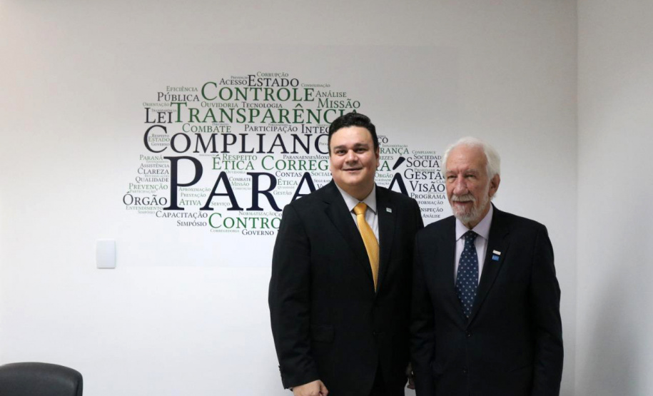 Novos contratos de leniência e a intensificação da fiscalização sobre o serviço público estadual levaram a Controladoria-Geral do Estado a reestruturar a área de corregedoria, com novo espaço e mais servidores.

A inauguração oficial das novas dependências ocorreu nesta quinta-feira (12), com a presença do vice-governador Darci Piana, do controlador-geral do Estado, Raul Siqueira, e funcionários da CGE. Foto: Camila Tonetti/Vice-governadoria