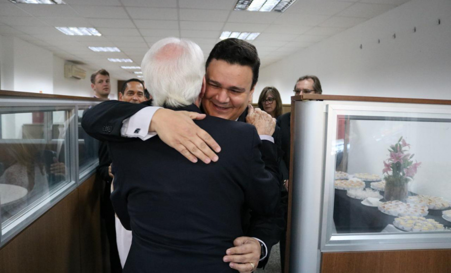 Novos contratos de leniência e a intensificação da fiscalização sobre o serviço público estadual levaram a Controladoria-Geral do Estado a reestruturar a área de corregedoria, com novo espaço e mais servidores.

A inauguração oficial das novas dependências ocorreu nesta quinta-feira (12), com a presença do vice-governador Darci Piana, do controlador-geral do Estado, Raul Siqueira, e funcionários da CGE. Foto: Camila Tonetti/Vice-governadoria