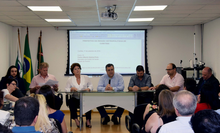 O secretário de Estado da Saúde, Beto Preto, reuniu nesta quarta-feira (11) prefeitos, secretários Municipais de Saúde e representantes do COMESP (Consórcio Metropolitano de Saúde do Paraná), ACISPAR (Associação dos Consórcios e Associações Intermunicipais de Saúde do Paraná), ASSOMEC (Associação dos Municípios do Paraná) e Cresems (Conselho Regional dos Secretários Municipais de Saúde) para definir e discutir ações na Região Metropolitana de Curitiba.
Foto: Divulgação/SESA