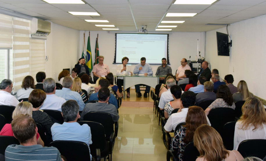 O secretário de Estado da Saúde, Beto Preto, reuniu nesta quarta-feira (11) prefeitos, secretários Municipais de Saúde e representantes do COMESP (Consórcio Metropolitano de Saúde do Paraná), ACISPAR (Associação dos Consórcios e Associações Intermunicipais de Saúde do Paraná), ASSOMEC (Associação dos Municípios do Paraná) e Cresems (Conselho Regional dos Secretários Municipais de Saúde) para definir e discutir ações na Região Metropolitana de Curitiba.
Foto: Divulgação/SESA