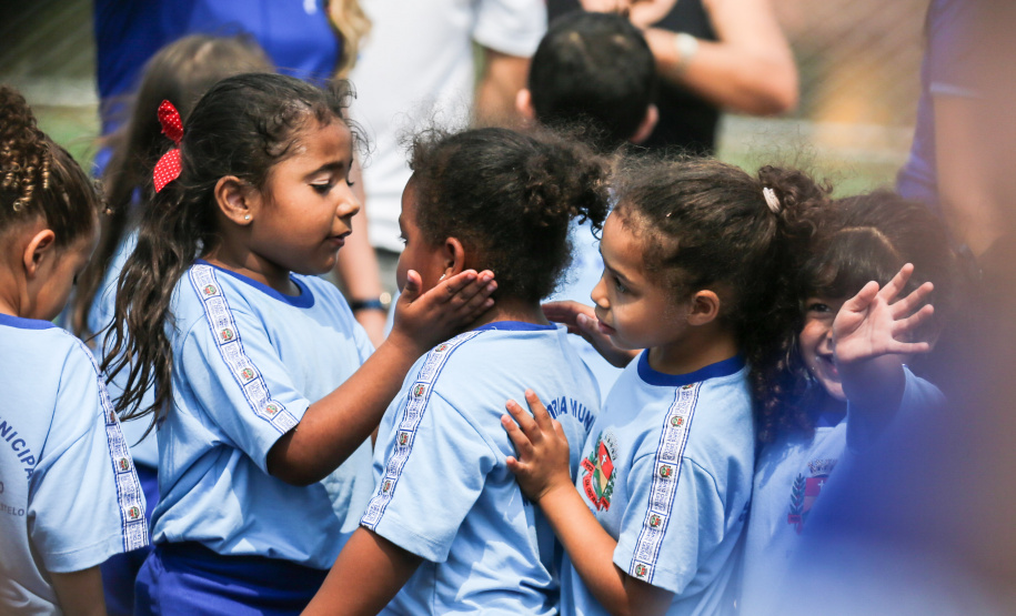 O governador Carlos Massa Ratinho Junior inaugura nesta quinta-feira (12), o Meu Campinho de Santa Cruz de Monte Castelo, no Noroeste do Paraná. Programa da Secretaria de Estado do Desenvolvimento Urbano e Obras Públicas, o Meu Campinho grama sintética, iluminação e segurança para a prática esportiva e de recreação de crianças e adolescentes, em horários em que não estão na escola. Santa Cruz do Monte Castelo, 12/09/2019 -  Foto: Geraldo Bubniak/AEN