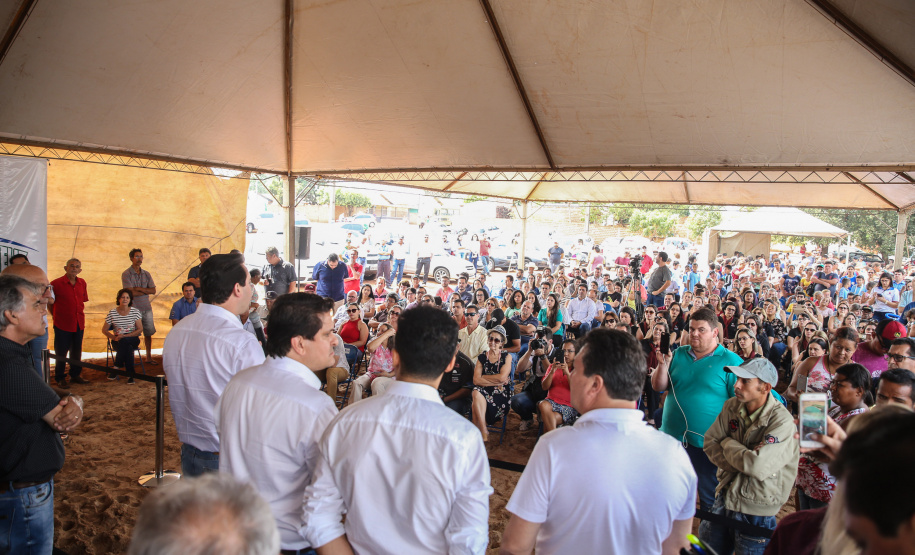 O governador Carlos Massa Ratinho Junior inaugura nesta quinta-feira (12), o Meu Campinho de Santa Cruz de Monte Castelo, no Noroeste do Paraná. Programa da Secretaria de Estado do Desenvolvimento Urbano e Obras Públicas, o Meu Campinho grama sintética, iluminação e segurança para a prática esportiva e de recreação de crianças e adolescentes, em horários em que não estão na escola. Santa Cruz do Monte Castelo, 12/09/2019 -  Foto: Geraldo Bubniak/AEN