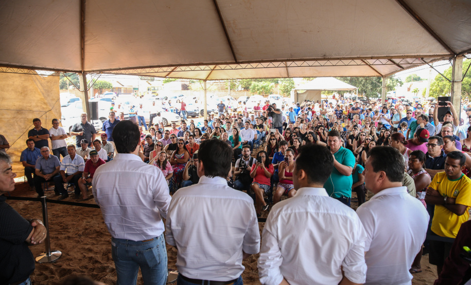 O governador Carlos Massa Ratinho Junior inaugura nesta quinta-feira (12), o Meu Campinho de Santa Cruz de Monte Castelo, no Noroeste do Paraná. Programa da Secretaria de Estado do Desenvolvimento Urbano e Obras Públicas, o Meu Campinho grama sintética, iluminação e segurança para a prática esportiva e de recreação de crianças e adolescentes, em horários em que não estão na escola. Santa Cruz do Monte Castelo, 12/09/2019 -  Foto: Geraldo Bubniak/AEN