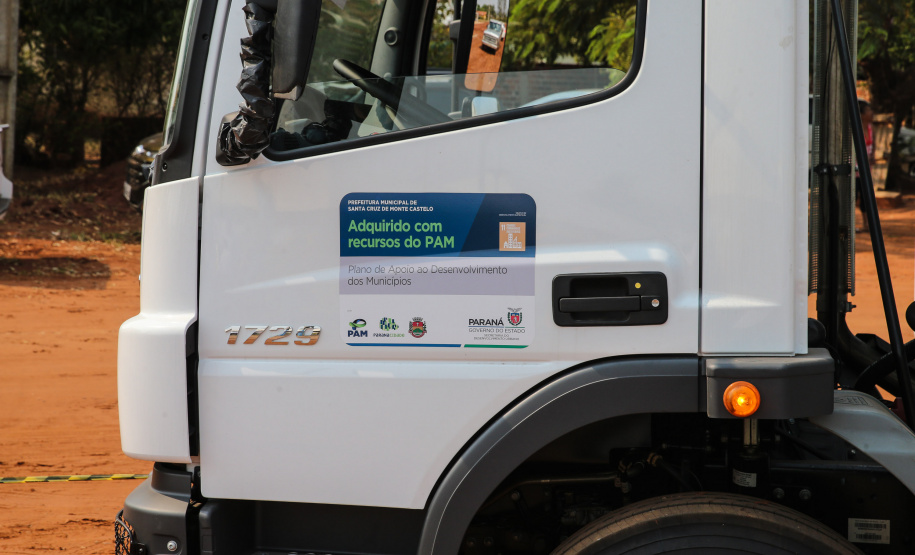 O governador Carlos Massa Ratinho Junior inaugura nesta quinta-feira (12), o Meu Campinho de Santa Cruz de Monte Castelo, no Noroeste do Paraná. Programa da Secretaria de Estado do Desenvolvimento Urbano e Obras Públicas, o Meu Campinho grama sintética, iluminação e segurança para a prática esportiva e de recreação de crianças e adolescentes, em horários em que não estão na escola. Santa Cruz do Monte Castelo, 12/09/2019 -  Foto: Geraldo Bubniak/AEN