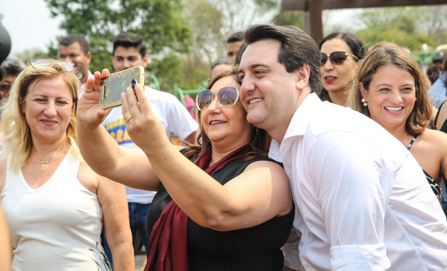 O governador Carlos Massa Ratinho Junior inaugura nesta quinta-feira (12), o Meu Campinho de Santa Cruz de Monte Castelo, no Noroeste do Paraná. Programa da Secretaria de Estado do Desenvolvimento Urbano e Obras Públicas, o Meu Campinho grama sintética, iluminação e segurança para a prática esportiva e de recreação de crianças e adolescentes, em horários em que não estão na escola. Santa Cruz do Monte Castelo, 12/09/2019 -  Foto: Geraldo Bubniak/AEN