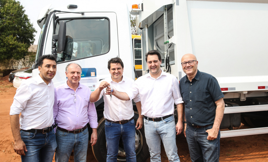 O governador Carlos Massa Ratinho Junior inaugura nesta quinta-feira (12), o Meu Campinho de Santa Cruz de Monte Castelo, no Noroeste do Paraná. Programa da Secretaria de Estado do Desenvolvimento Urbano e Obras Públicas, o Meu Campinho grama sintética, iluminação e segurança para a prática esportiva e de recreação de crianças e adolescentes, em horários em que não estão na escola. Santa Cruz do Monte Castelo, 12/09/2019 -  Foto: Geraldo Bubniak/AEN