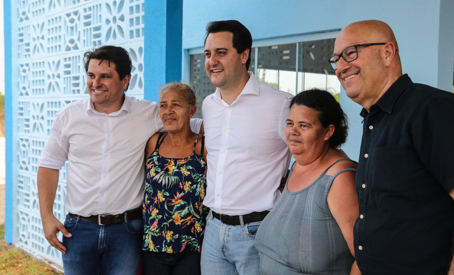 O governador Carlos Massa Ratinho Junior inaugura nesta quinta-feira (12), o Meu Campinho de Santa Cruz de Monte Castelo, no Noroeste do Paraná. Programa da Secretaria de Estado do Desenvolvimento Urbano e Obras Públicas, o Meu Campinho grama sintética, iluminação e segurança para a prática esportiva e de recreação de crianças e adolescentes, em horários em que não estão na escola. Santa Cruz do Monte Castelo, 12/09/2019 -  Foto: Geraldo Bubniak/AEN