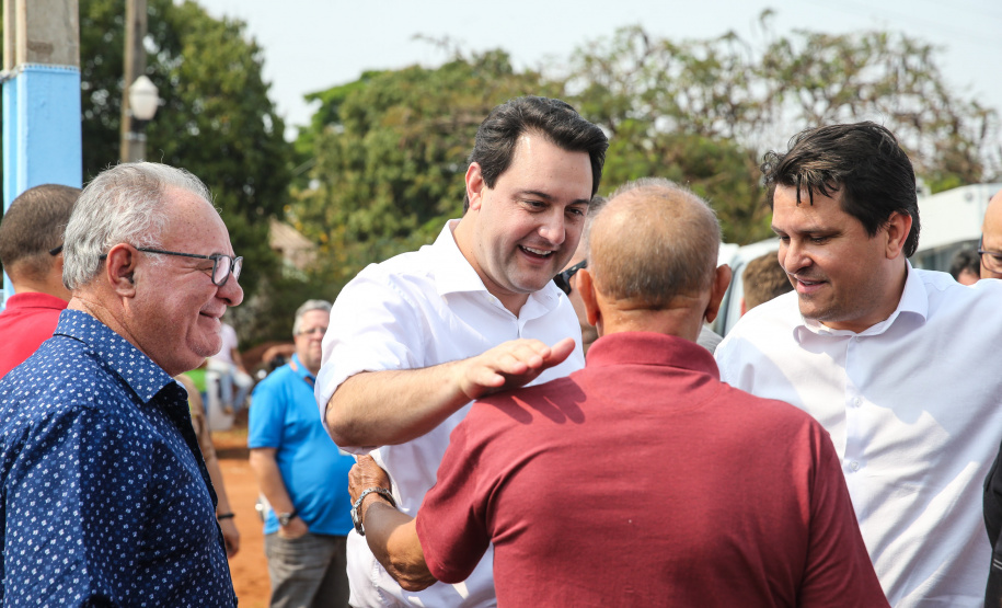 O governador Carlos Massa Ratinho Junior inaugura nesta quinta-feira (12), o Meu Campinho de Santa Cruz de Monte Castelo, no Noroeste do Paraná. Programa da Secretaria de Estado do Desenvolvimento Urbano e Obras Públicas, o Meu Campinho grama sintética, iluminação e segurança para a prática esportiva e de recreação de crianças e adolescentes, em horários em que não estão na escola. Santa Cruz do Monte Castelo, 12/09/2019 -  Foto: Geraldo Bubniak/AEN