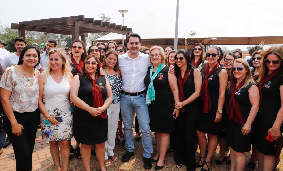 O governador Carlos Massa Ratinho Junior inaugura nesta quinta-feira (12), o Meu Campinho de Santa Cruz de Monte Castelo, no Noroeste do Paraná. Programa da Secretaria de Estado do Desenvolvimento Urbano e Obras Públicas, o Meu Campinho grama sintética, iluminação e segurança para a prática esportiva e de recreação de crianças e adolescentes, em horários em que não estão na escola.
