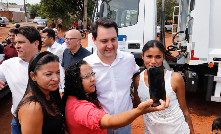 O governador Carlos Massa Ratinho Junior inaugura nesta quinta-feira (12), o Meu Campinho de Santa Cruz de Monte Castelo, no Noroeste do Paraná. Programa da Secretaria de Estado do Desenvolvimento Urbano e Obras Públicas, o Meu Campinho grama sintética, iluminação e segurança para a prática esportiva e de recreação de crianças e adolescentes, em horários em que não estão na escola.