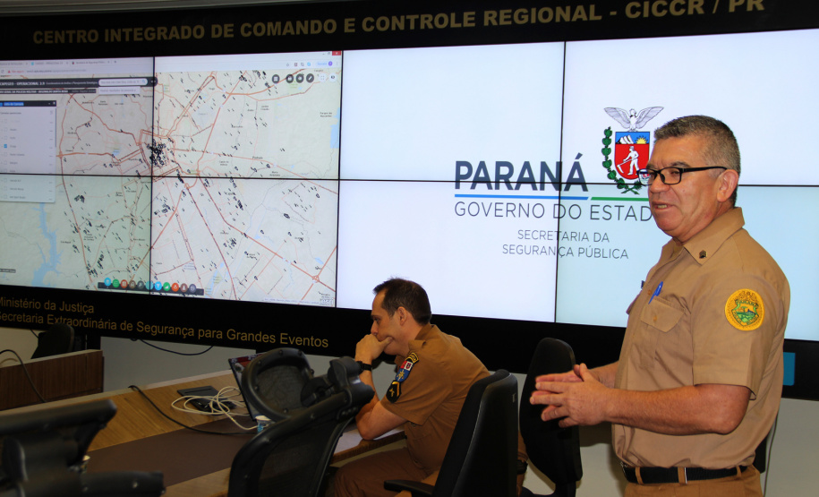 Um termo de cooperação entre a Secretaria da Segurança Pública do Paraná e a Copel permitirá um avanço no rastreamento de ocorrências criminais no Estado. O documento foi assinado pelo secretário da pasta, Romulo Marinho Soares, e pelo diretor-presidente da empresa de energia paranaense, Maximiliano Orfali, após uma demonstração do sistema de georreferenciamento, em Curitiba. Foto: Divulgação/SESP