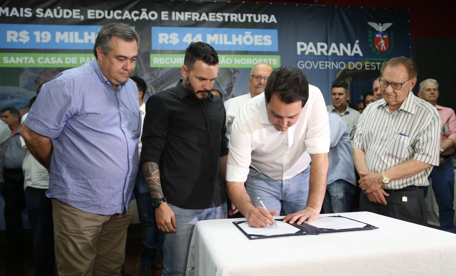 O governador Carlos Massa Ratinho Junior autorizou nesta quinta-feira (12) a liberação de cerca de R$ 20,9 milhões para a ampliação do atendimento da Santa Casa de Paranavaí. Do total, R$ 19,6 milhões são para aquisição de equipamentos para a nova ala do hospital, a Unidade Morumbi. O restante será usado na construção da área que receberá o laboratório de Análises Clínicas do complexo. Foto: José Fernando Ogura/AEN