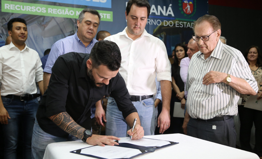 O governador Carlos Massa Ratinho Junior autorizou nesta quinta-feira (12) a liberação de cerca de R$ 20,9 milhões para a ampliação do atendimento da Santa Casa de Paranavaí. Do total, R$ 19,6 milhões são para aquisição de equipamentos para a nova ala do hospital, a Unidade Morumbi. O restante será usado na construção da área que receberá o laboratório de Análises Clínicas do complexo. Foto: José Fernando Ogura/AEN