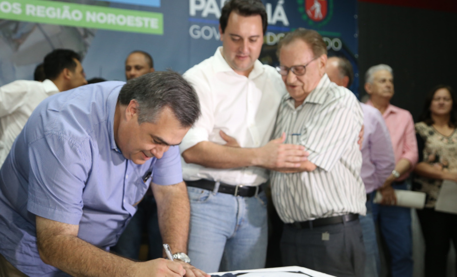 O governador Carlos Massa Ratinho Junior autorizou nesta quinta-feira (12) a liberação de cerca de R$ 20,9 milhões para a ampliação do atendimento da Santa Casa de Paranavaí. Do total, R$ 19,6 milhões são para aquisição de equipamentos para a nova ala do hospital, a Unidade Morumbi. O restante será usado na construção da área que receberá o laboratório de Análises Clínicas do complexo. Foto: José Fernando Ogura/AEN