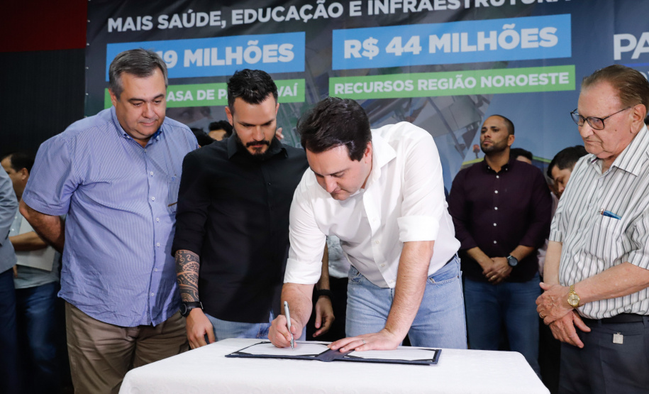 O governador Carlos Massa Ratinho Junior autorizou nesta quinta-feira (12) a liberação de cerca de R$ 20,9 milhões para a ampliação do atendimento da Santa Casa de Paranavaí. Do total, R$ 19,6 milhões são para aquisição de equipamentos para a nova ala do hospital, a Unidade Morumbi. O restante será usado na construção da área que receberá o laboratório de Análises Clínicas do complexo.