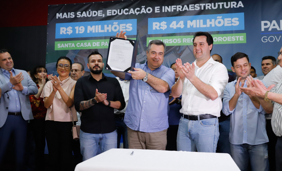 O governador Carlos Massa Ratinho Junior autorizou nesta quinta-feira (12) a liberação de cerca de R$ 20,9 milhões para a ampliação do atendimento da Santa Casa de Paranavaí. Do total, R$ 19,6 milhões são para aquisição de equipamentos para a nova ala do hospital, a Unidade Morumbi. O restante será usado na construção da área que receberá o laboratório de Análises Clínicas do complexo.