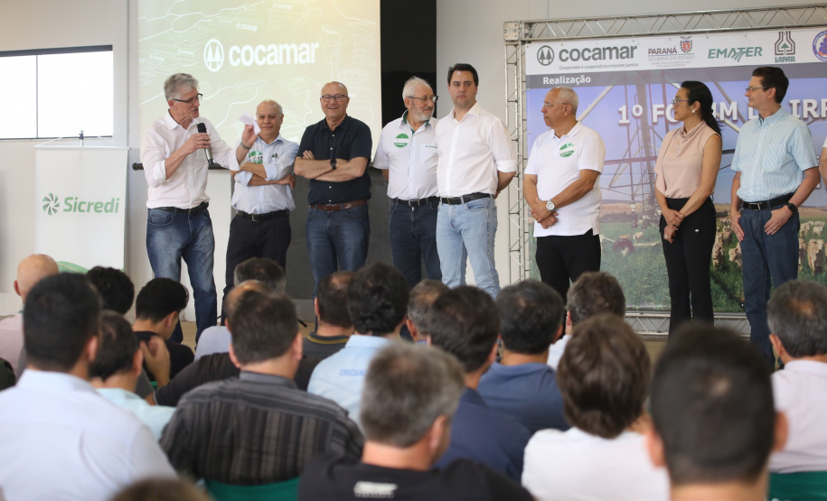 O governador Carlos Massa Ratinho Junior lançou nesta quinta-feira (12), em Paranavaí, o Programa de Irrigação, que tem como objetivo aumentar a produtividade agrícola e potencializar a produção do Paraná. A previsão é que o incremento de produção atinja até 500% em algumas culturas e facilite o processo de integração lavoura-floresta-pecuária. A iniciativa é da Secretaria da Agricultura e do Abastecimento e foi desenvolvida com o apoio da cooperativa Cocamar. Foto: José Fernando Ogura/AEN