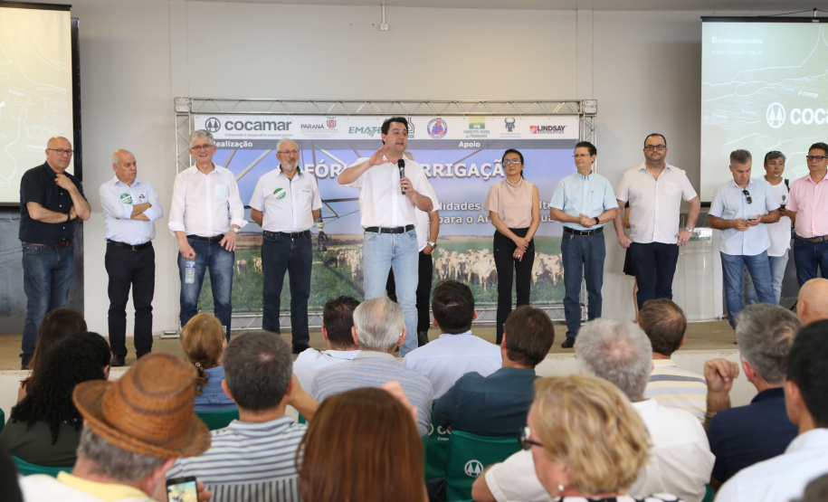O governador Carlos Massa Ratinho Junior lançou nesta quinta-feira (12), em Paranavaí, o Programa de Irrigação, que tem como objetivo aumentar a produtividade agrícola e potencializar a produção do Paraná. A previsão é que o incremento de produção atinja até 500% em algumas culturas e facilite o processo de integração lavoura-floresta-pecuária. A iniciativa é da Secretaria da Agricultura e do Abastecimento e foi desenvolvida com o apoio da cooperativa Cocamar. Foto: José Fernando Ogura/AEN