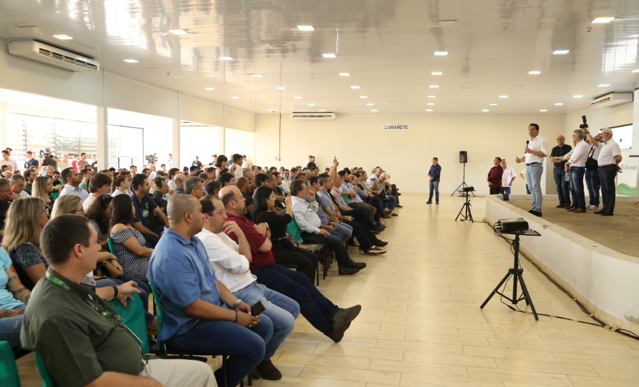 O governador Carlos Massa Ratinho Junior lançou nesta quinta-feira (12), em Paranavaí, o Programa de Irrigação, que tem como objetivo aumentar a produtividade agrícola e potencializar a produção do Paraná. A previsão é que o incremento de produção atinja até 500% em algumas culturas e facilite o processo de integração lavoura-floresta-pecuária. A iniciativa é da Secretaria da Agricultura e do Abastecimento e foi desenvolvida com o apoio da cooperativa Cocamar. Foto: José Fernando Ogura/AEN
