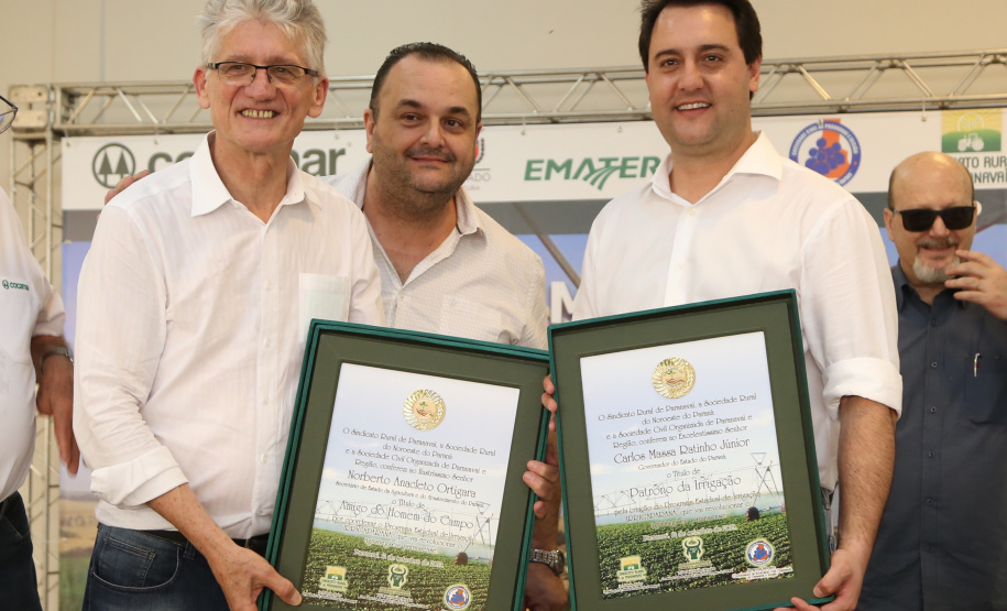 O governador Carlos Massa Ratinho Junior lançou nesta quinta-feira (12), em Paranavaí, o Programa de Irrigação, que tem como objetivo aumentar a produtividade agrícola e potencializar a produção do Paraná. A previsão é que o incremento de produção atinja até 500% em algumas culturas e facilite o processo de integração lavoura-floresta-pecuária. A iniciativa é da Secretaria da Agricultura e do Abastecimento e foi desenvolvida com o apoio da cooperativa Cocamar. Foto: José Fernando Ogura/AEN