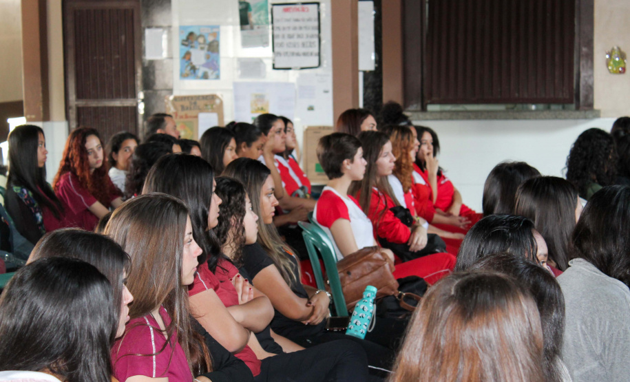 Estudantes de diversas escolas estaduais do Paraná participaram de preparações presenciais para o desafio Change the Game, projeto de programação do Google Play apoiado pela Secretaria de Estado da Educação e do Esporte e exclusivo para garotas. Foto: Divulgação/SEED
