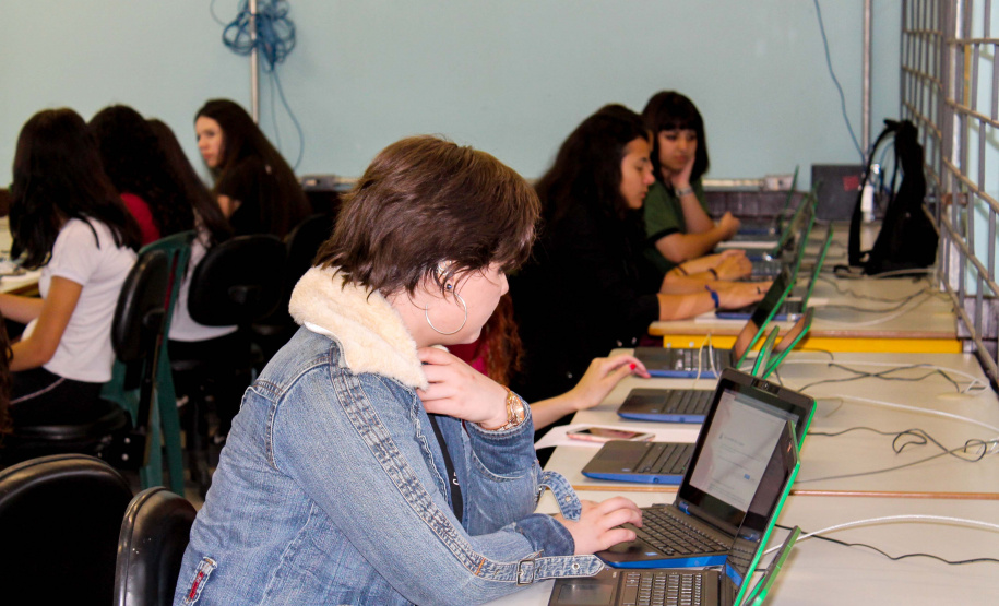 Estudantes de diversas escolas estaduais do Paraná participaram de preparações presenciais para o desafio Change the Game, projeto de programação do Google Play apoiado pela Secretaria de Estado da Educação e do Esporte e exclusivo para garotas. Foto: Divulgação/SEED