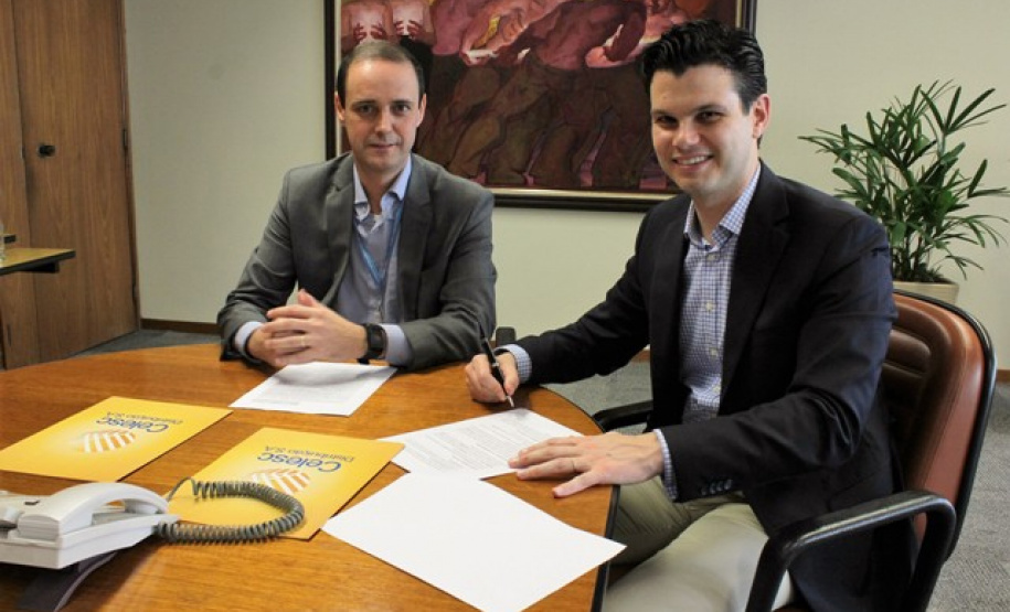 A Copel e a Celesc (Centrais Elétricas de Santa Catarina) firmaram um acordo de cooperação para solução de problemas e identificação de oportunidades nas áreas de micro e minigeração distribuída, comercialização de energia, inadimplência, perdas técnicas e não técnicas. Foto: Divulgação/Copel