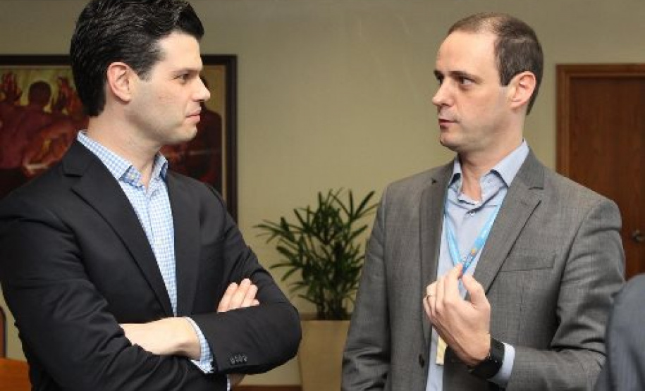 A Copel e a Celesc (Centrais Elétricas de Santa Catarina) firmaram um acordo de cooperação para solução de problemas e identificação de oportunidades nas áreas de micro e minigeração distribuída, comercialização de energia, inadimplência, perdas técnicas e não técnicas. Foto: Divulgação/Copel