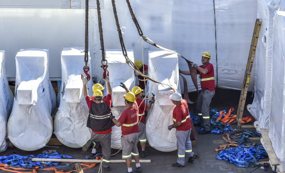 O Porto de Paranaguá lembra nesta sexta-feira (13) o aniversário de 116 de organização da categoria dos estivadores no Paraná. Fundado em 1903, o Sindicato dos Estivadores de Paranaguá (Sindestiva) foi um dos primeiros do país. É a classe de Trabalhador Portuário Avulso (TPA) mais antiga de Paranaguá. Atualmente, são cerca de 1.100 estivadores ativos no porto paranaense.