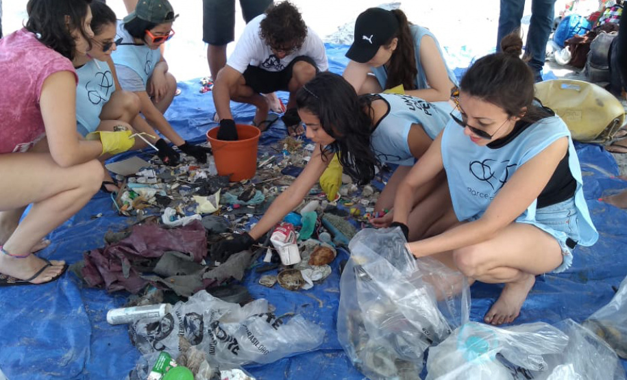 A Paraná Turismo apoiou com divulgação e marketing o evento neste fim de semana na Ilha do Mel. Surfistas profissionais desembarcaram na Ilha do Mel para mais uma etapa válida pelo Campeonato Brasileiro de Surfe. O Cattalini apresenta: Eco Ilha Surf Pro 2019 reuniu a elite do esporte nacional na disputa pelos 3 mil pontos no ranking e pelos R$ 30 mil em dinheiro, a maior premiação da história do surfe na categoria masculino, no Paraná. Foto:Kelly Frizo/Divulgação Esporte Paraná