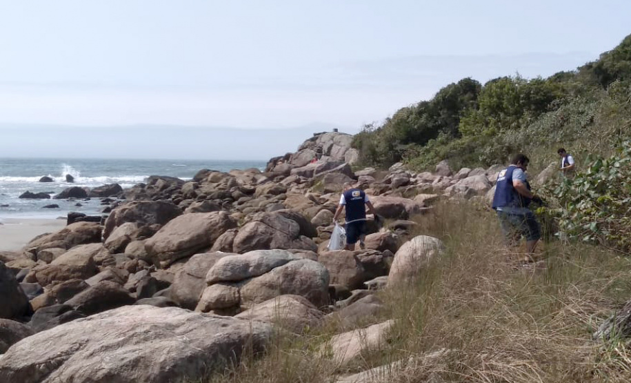 A Paraná Turismo apoiou com divulgação e marketing o evento neste fim de semana na Ilha do Mel. Surfistas profissionais desembarcaram na Ilha do Mel para mais uma etapa válida pelo Campeonato Brasileiro de Surfe. O Cattalini apresenta: Eco Ilha Surf Pro 2019 reuniu a elite do esporte nacional na disputa pelos 3 mil pontos no ranking e pelos R$ 30 mil em dinheiro, a maior premiação da história do surfe na categoria masculino, no Paraná. Foto:Kelly Frizo/Divulgação Esporte Paraná