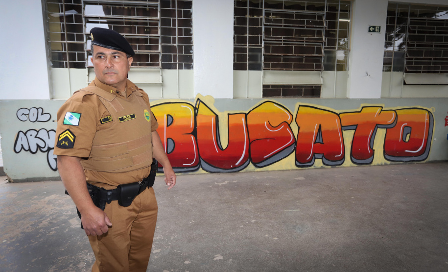 Escola Segura - Colégio Estadual Arnaldo Busato - cabo Oliveira, policial voluntário.Pinhais, 13-09-19.Foto: Arnaldo Alves / AEN.