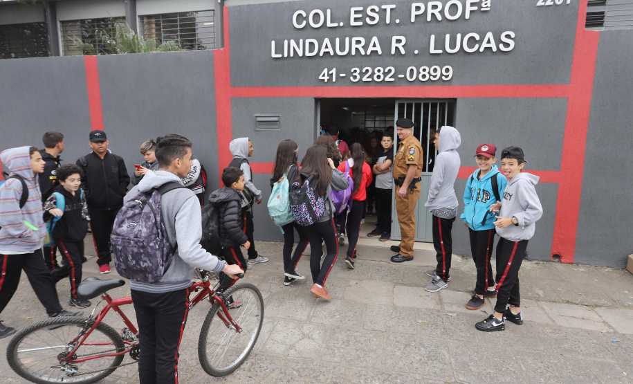 Escola Segura - Colégio Estadual Profa. Lindaura R. Lucas. - cabo Garcia, policial voluntário.São José dos Pinhais, 13-09-19.Foto: Arnaldo Alves / AEN.